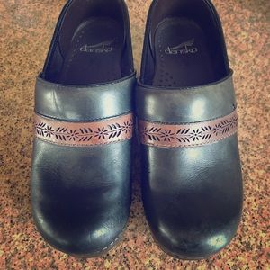 Comfy work shoes 🏥. Lightly used.